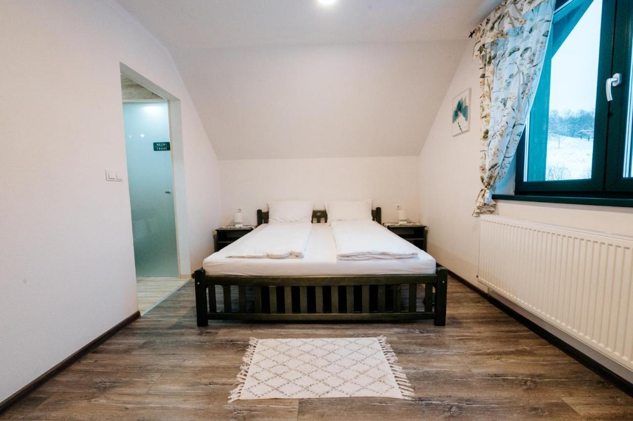 Kadarhaz Bed and Breakfast Vlahita Buitenkant foto