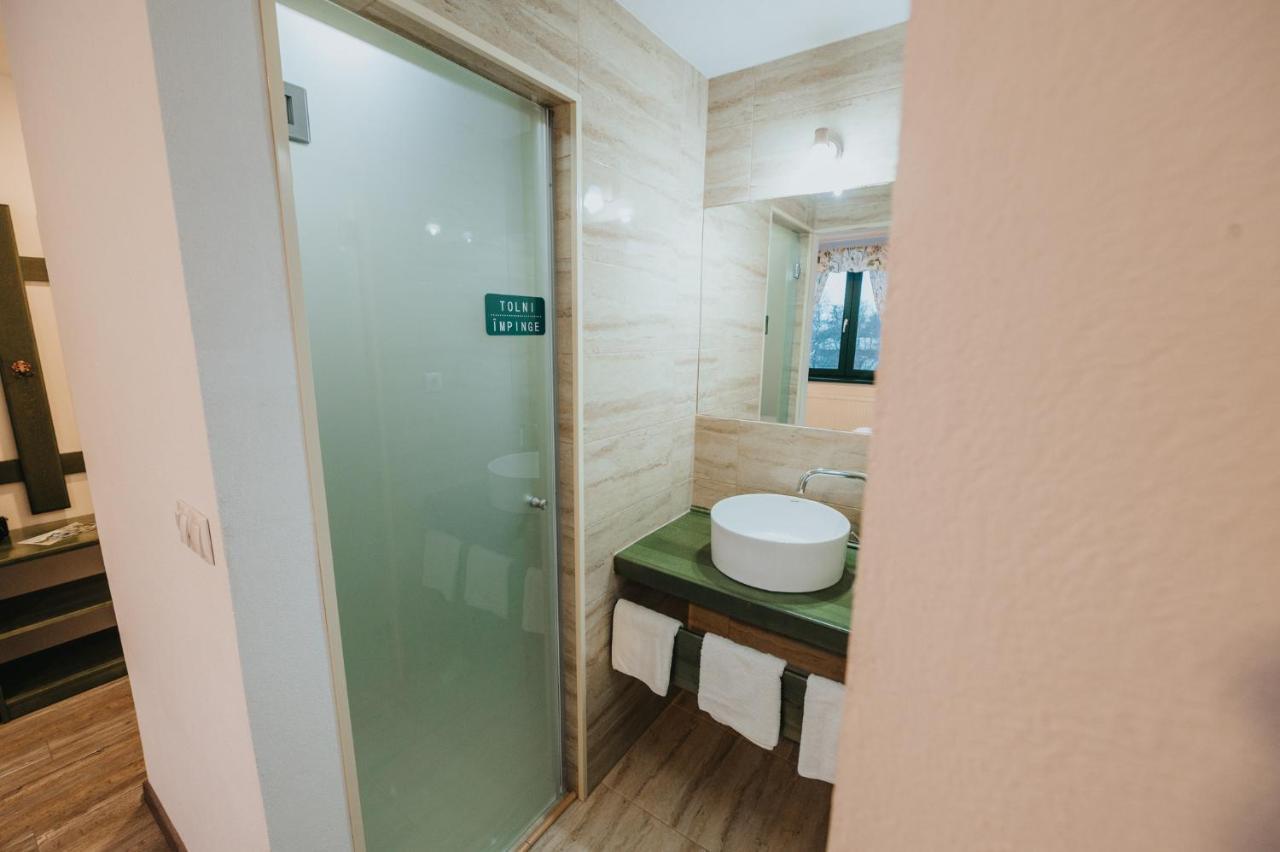 Kadarhaz Bed and Breakfast Vlahita Buitenkant foto