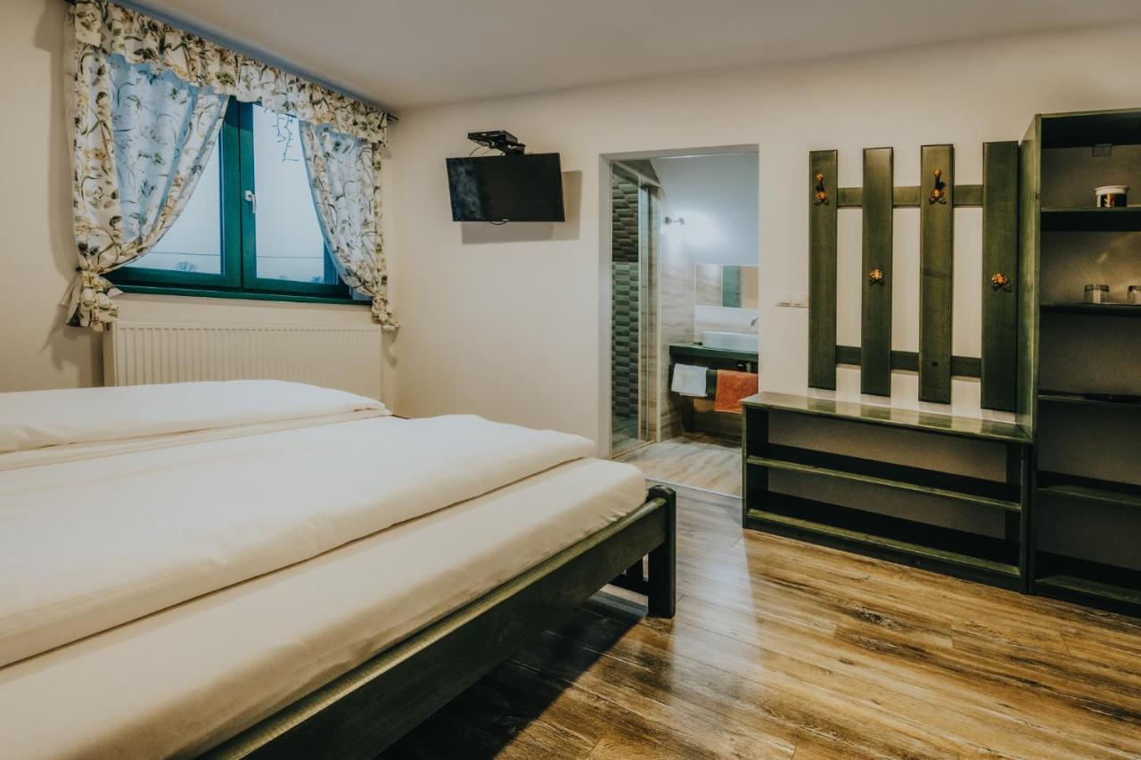 Kadarhaz Bed and Breakfast Vlahita Buitenkant foto