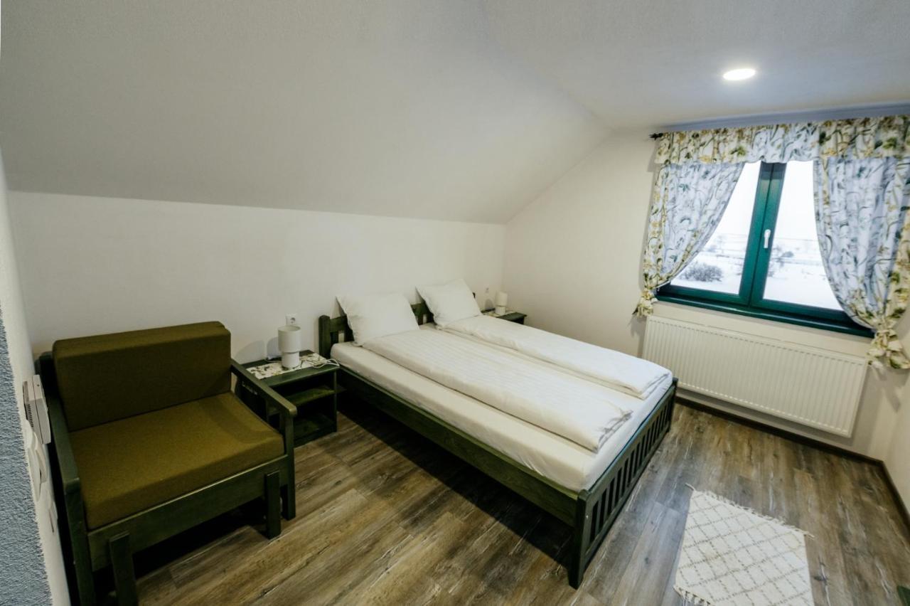 Kadarhaz Bed and Breakfast Vlahita Buitenkant foto