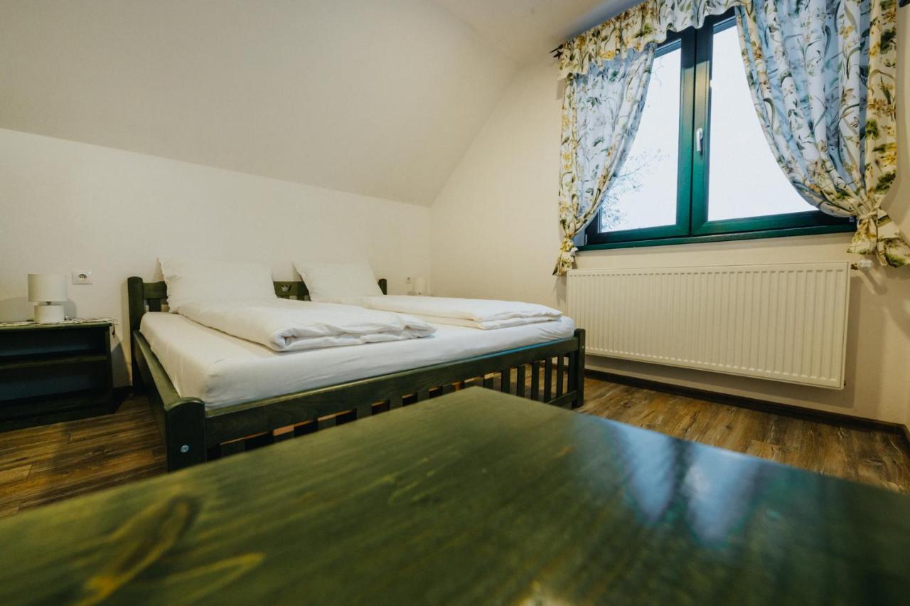 Kadarhaz Bed and Breakfast Vlahita Buitenkant foto